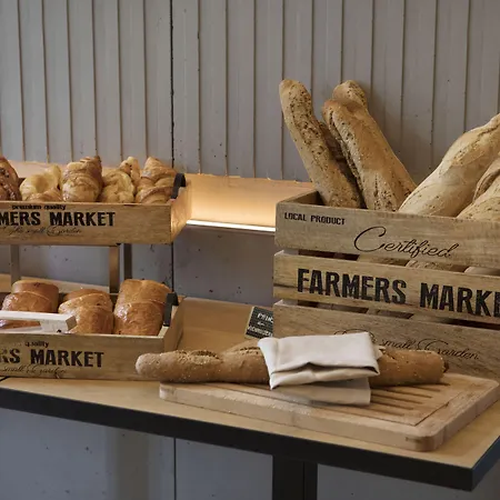 Western Du Parc Chantilly