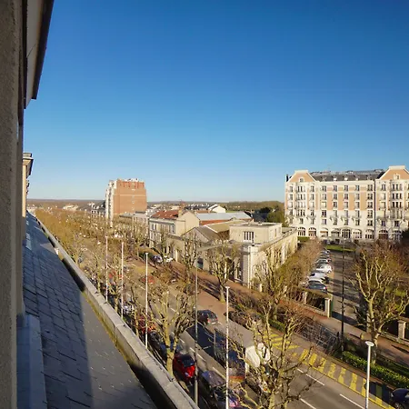 Western Du Parc Chantilly