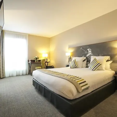 Western Du Parc Chantilly