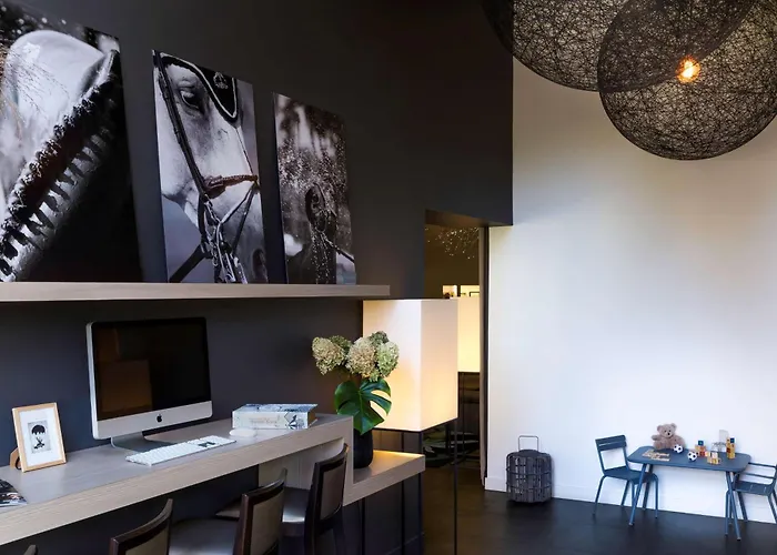 Western Du Parc Chantilly