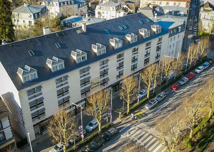 Western Du Parc Chantilly