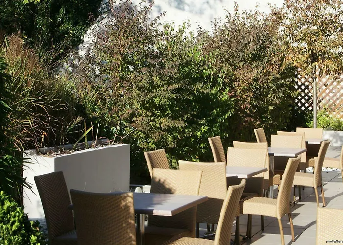 Western Du Parc Chantilly