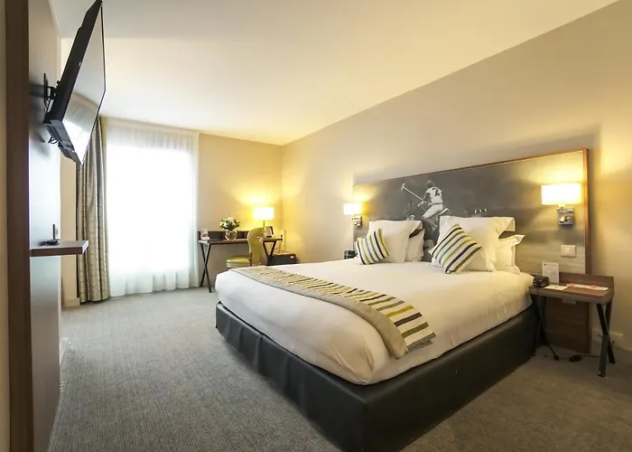 Western Du Parc Chantilly